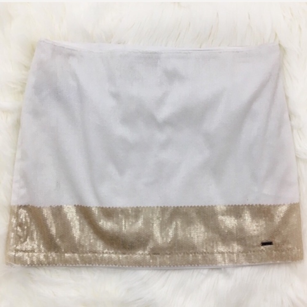 ✨5 FOR $25✨  Hollister Gold & White Sequin Mini Skirt